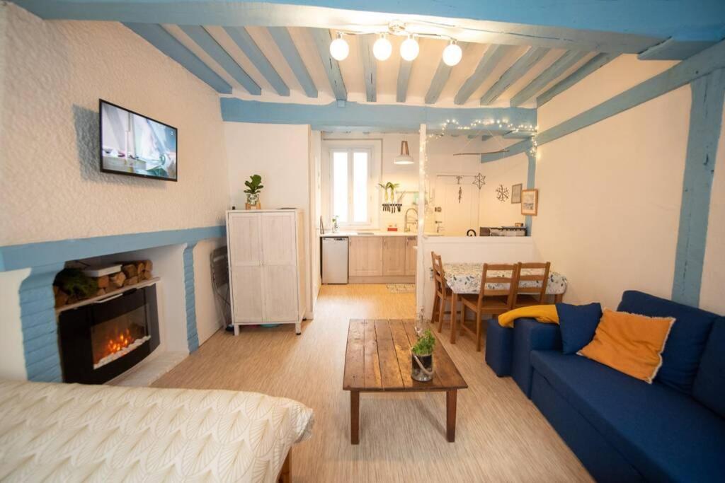 Blue Appartment With A Fireplace ดิเอป ภายนอก รูปภาพ